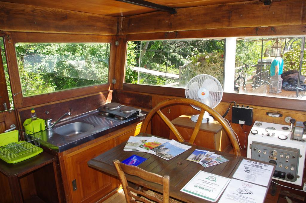 Peniche Le Hasard Bed & Breakfast Villeneuve-lès-Avignon Стая снимка