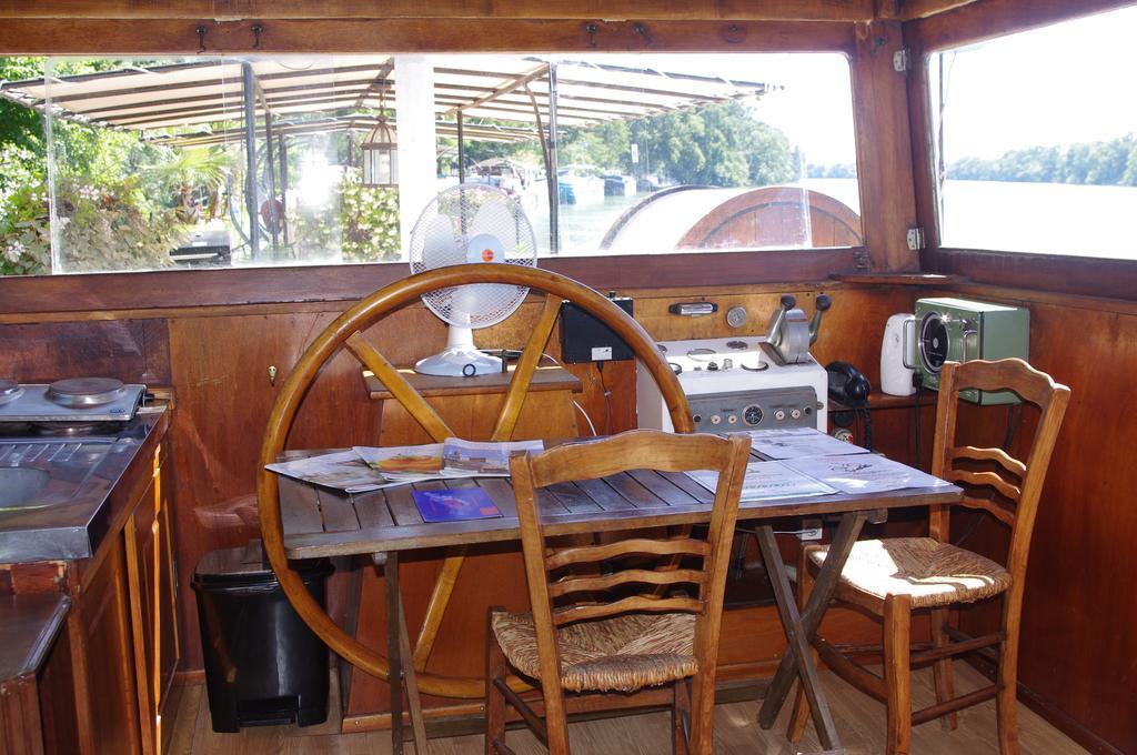 Peniche Le Hasard Bed & Breakfast Villeneuve-lès-Avignon Стая снимка