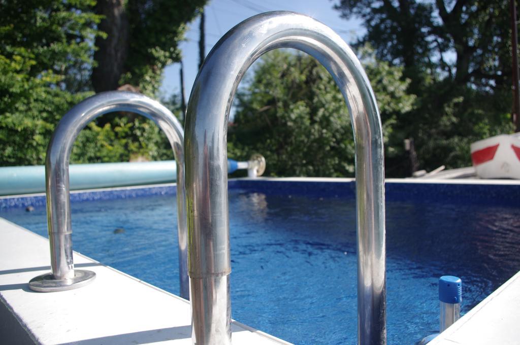 Peniche Le Hasard Bed & Breakfast Villeneuve-lès-Avignon Екстериор снимка