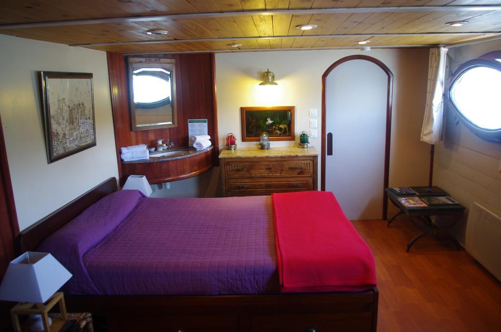Peniche Le Hasard Bed & Breakfast Villeneuve-lès-Avignon Стая снимка