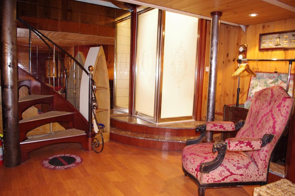 Peniche Le Hasard Bed & Breakfast Villeneuve-lès-Avignon Екстериор снимка